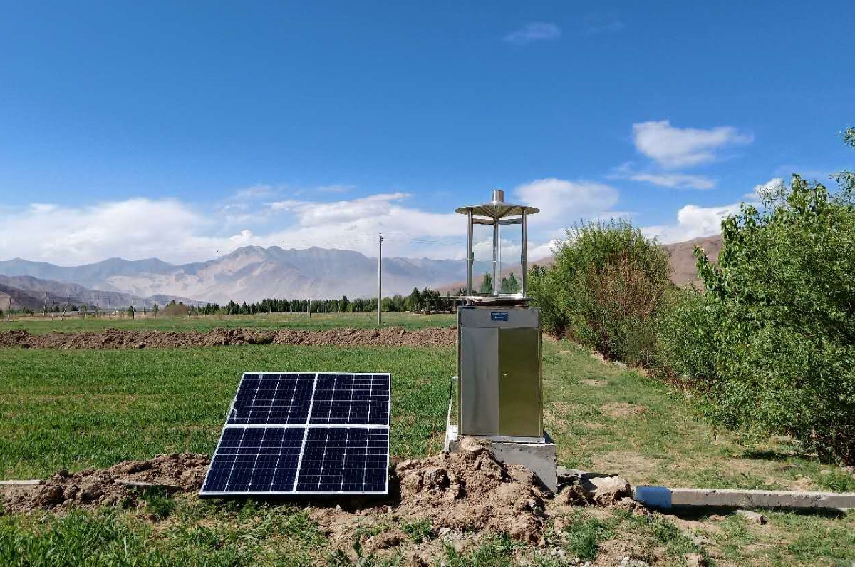 太陽能自動(dòng)蟲情測(cè)報(bào)燈